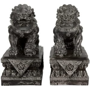 A picture of a Foo dog couple